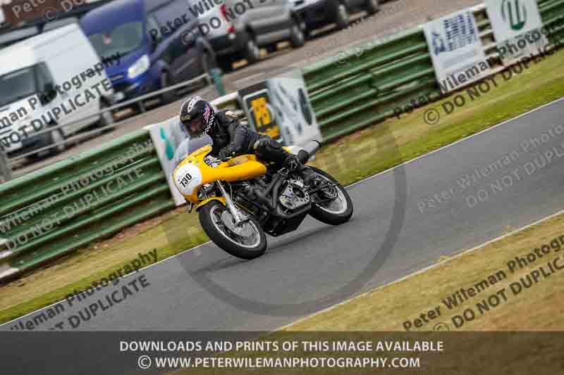 Vintage motorcycle club;eventdigitalimages;mallory park;mallory park trackday photographs;no limits trackdays;peter wileman photography;trackday digital images;trackday photos;vmcc festival 1000 bikes photographs